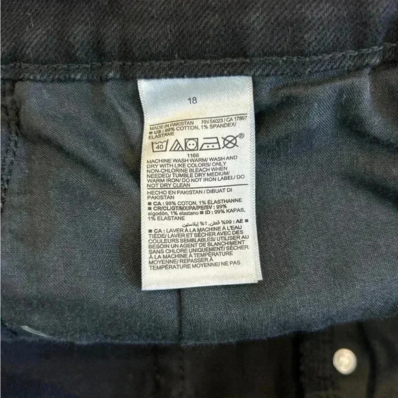 Old navy high rise OG straight black jean shorts in size 18 - Picture 4 of 4